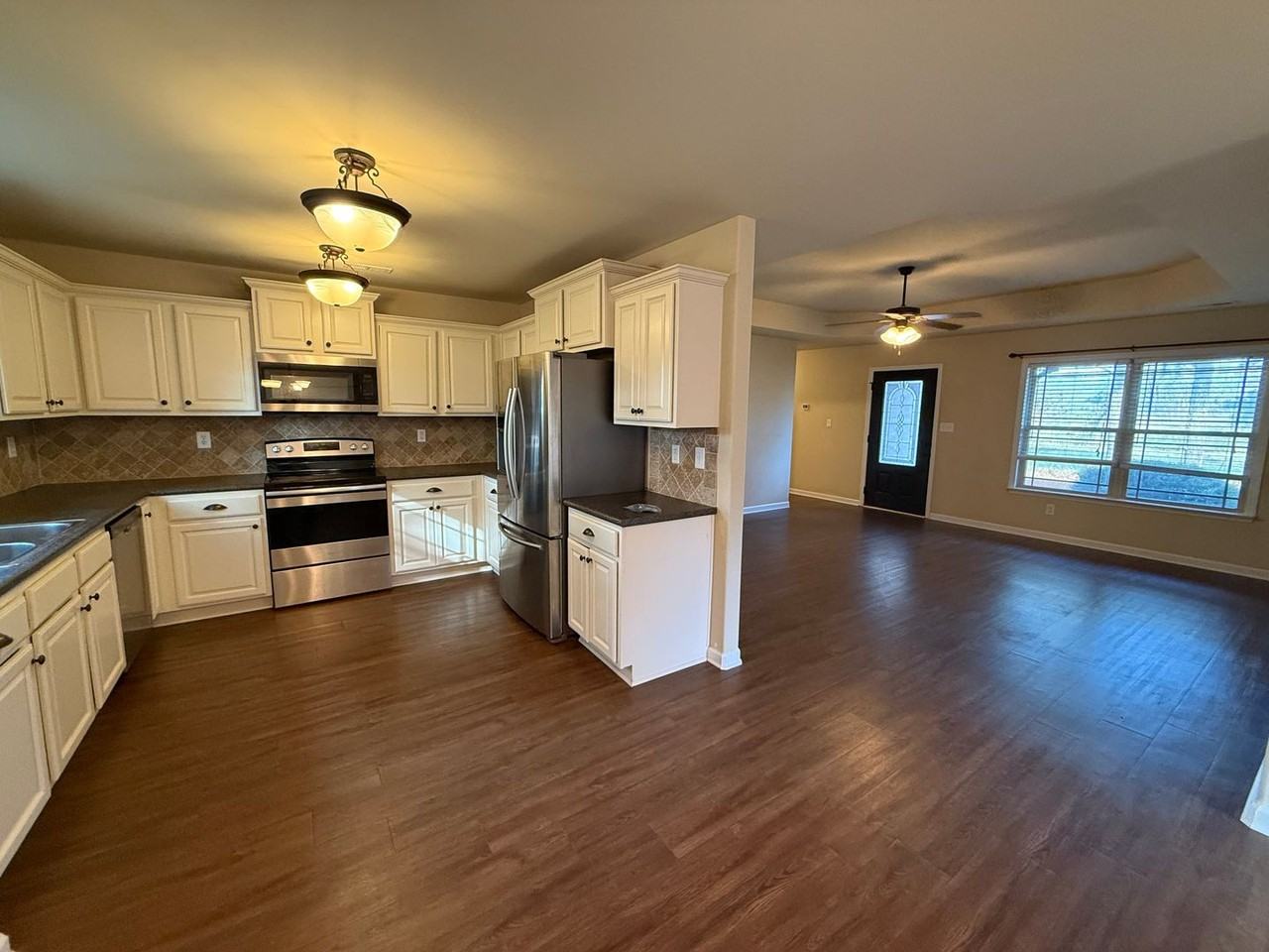 824 Bell Factory Rd - Photo 4 of 17