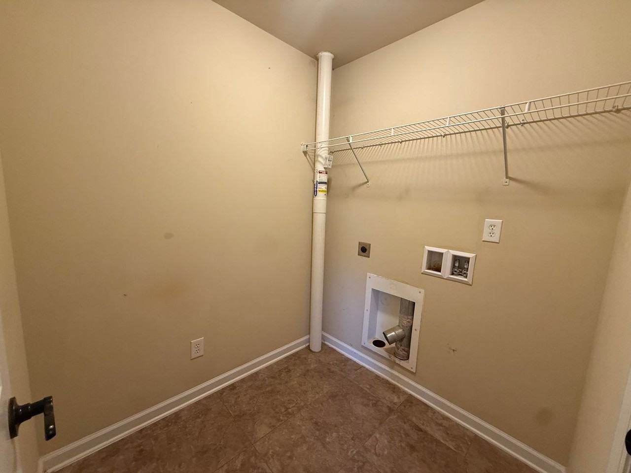 824 Bell Factory Rd - Photo 7 of 17