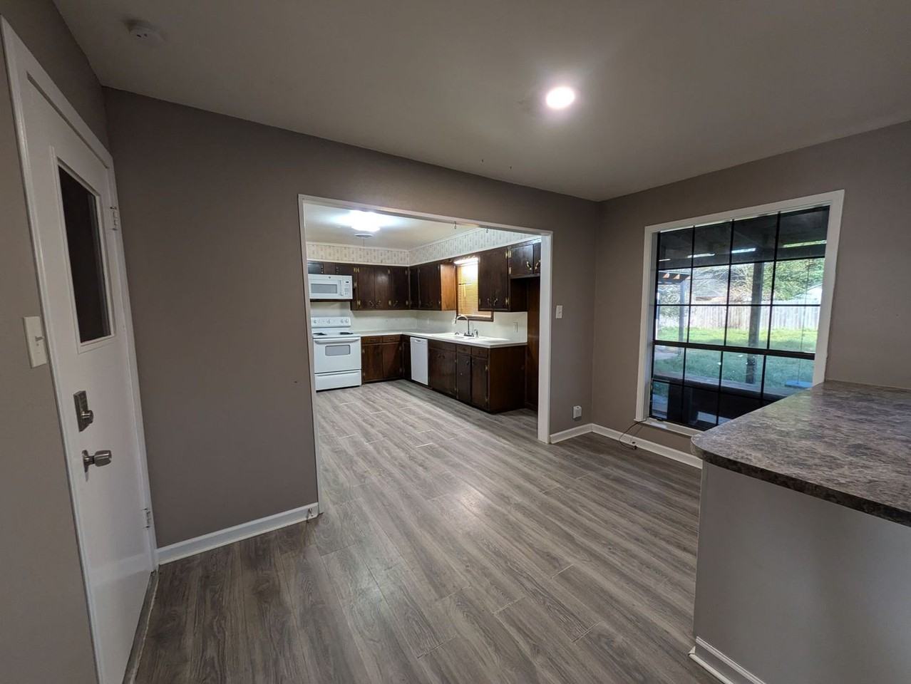 6350 Arrowhead Drive - Photo 7 of 36