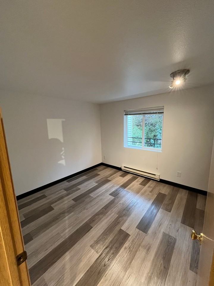 WINCHESTER APTS. - Photo 7 of 16