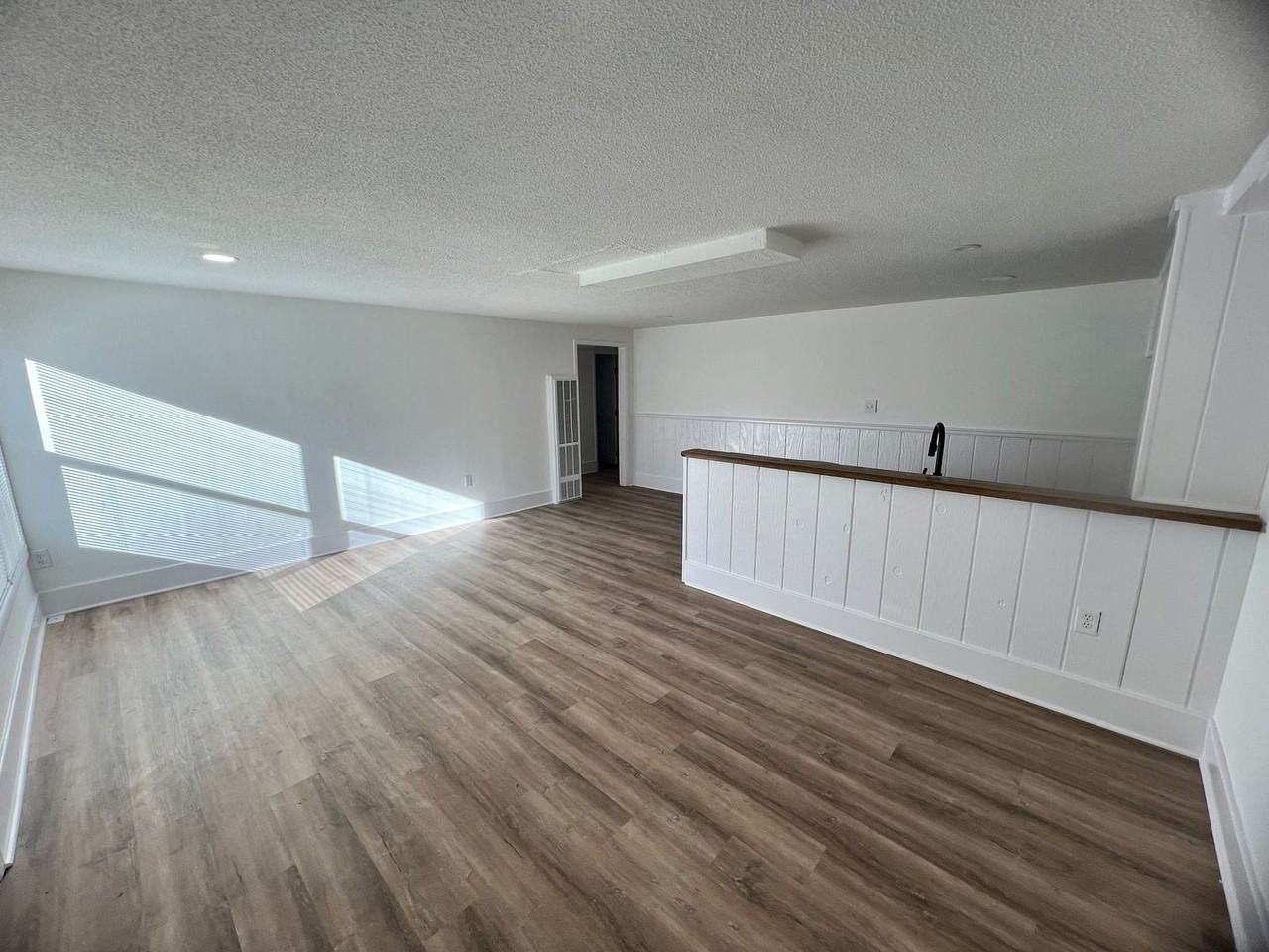 11319 E Lexington Ave - Photo 2 of 9