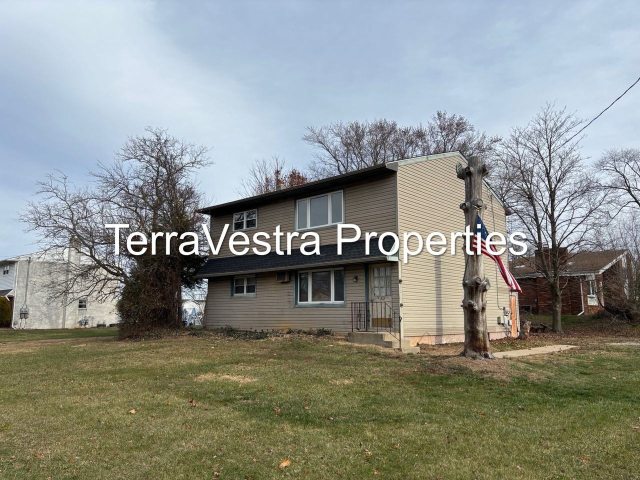 212 Woodlawn Ave - Photo 2 of 7