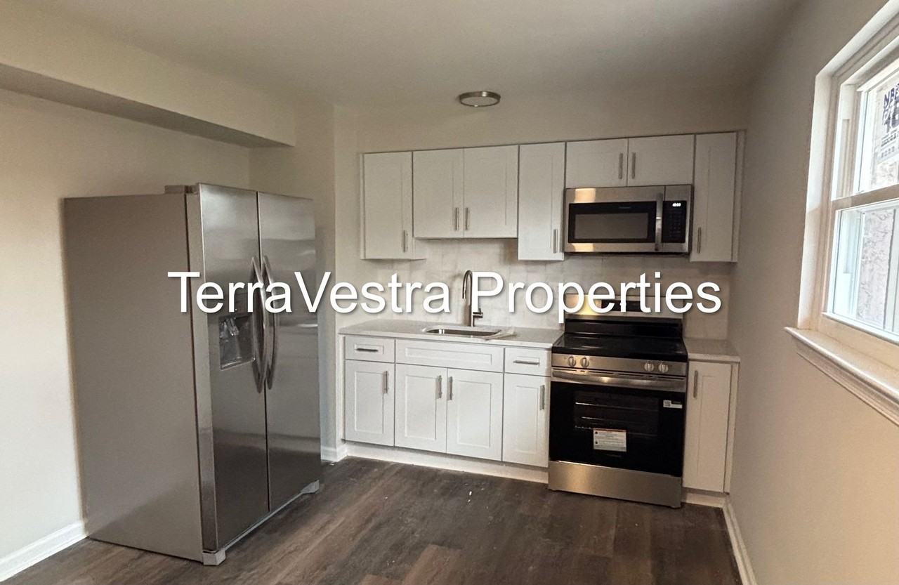 212 Woodlawn Ave - Photo 4 of 7