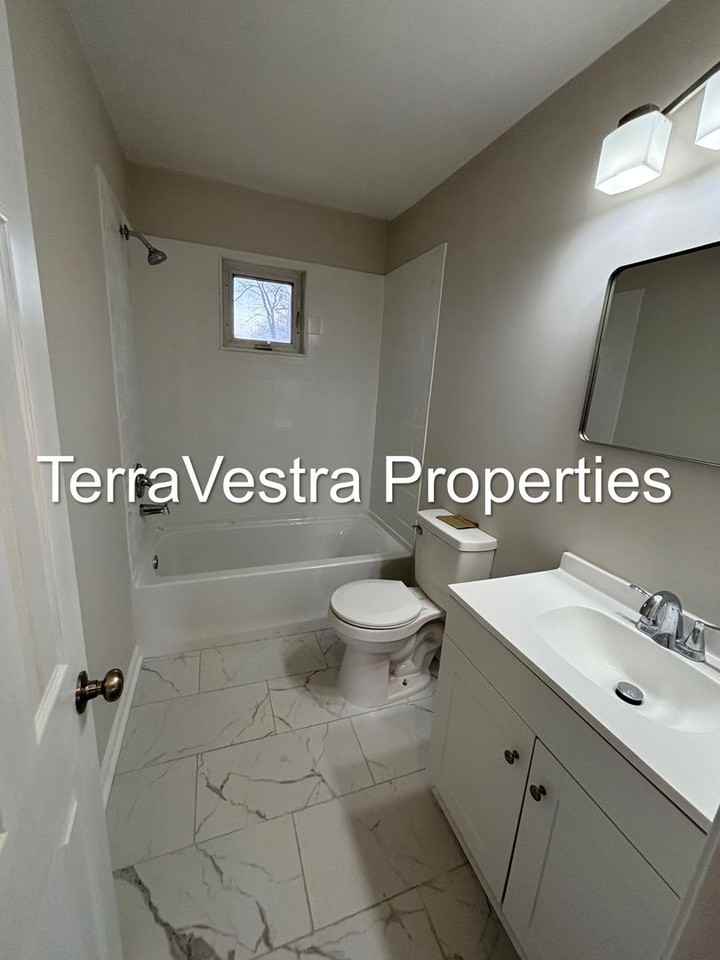 212 Woodlawn Ave - Photo 5 of 7