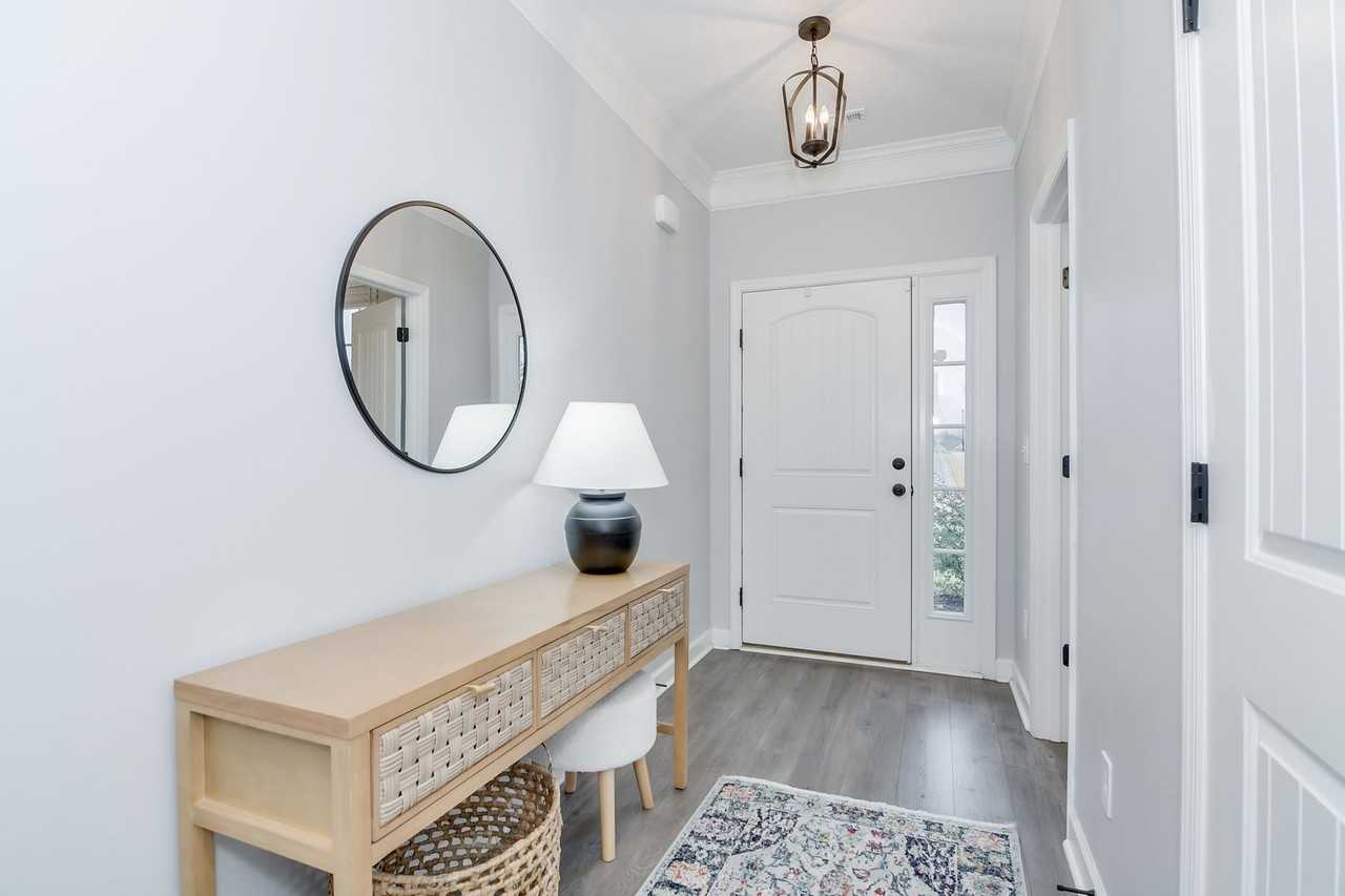 801 Goodale Dr - Photo 6 of 42