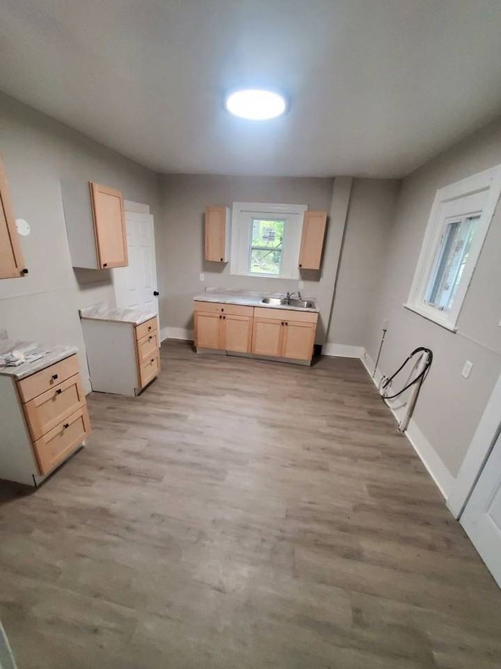 906 West 22nd Street - Photo 4 of 8