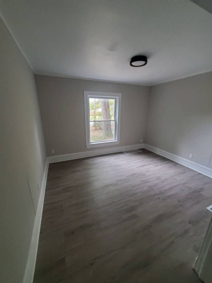 906 West 22nd Street - Photo 5 of 8