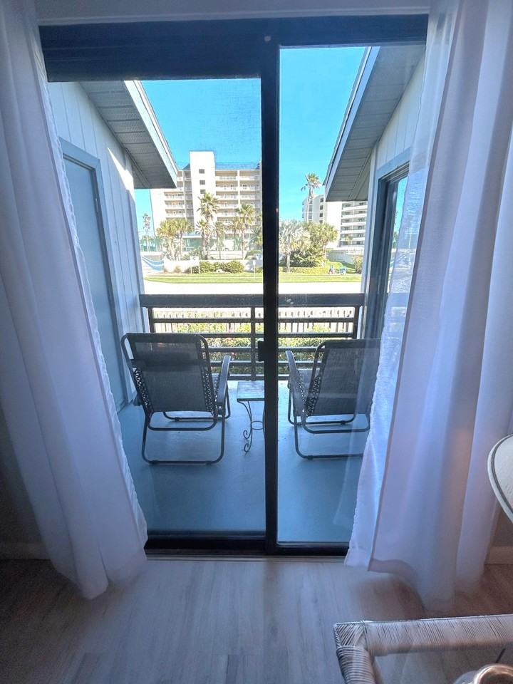 Circle Drive #1 - Photo 5 of 11