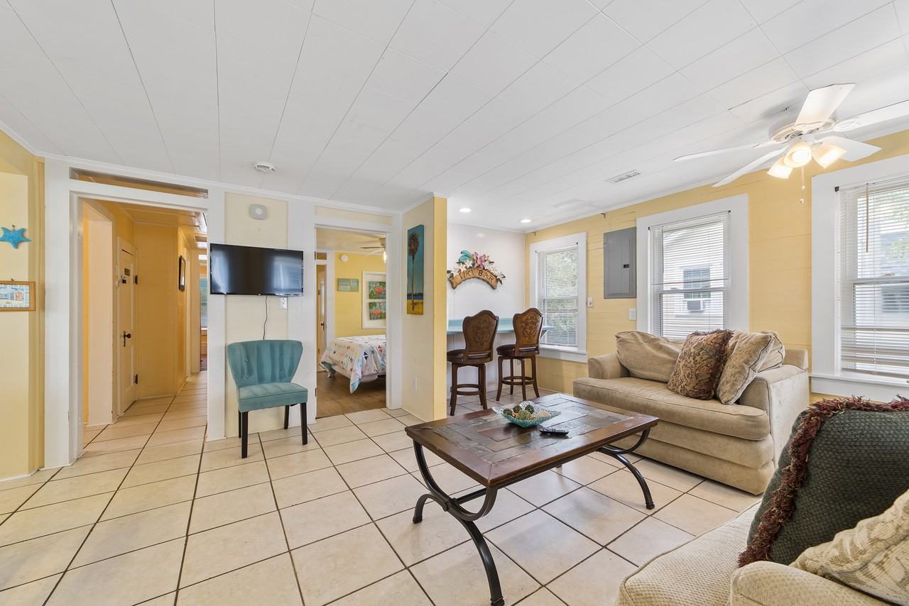 1420 1420 Holly DriveUnit B - Photo 5 of 23