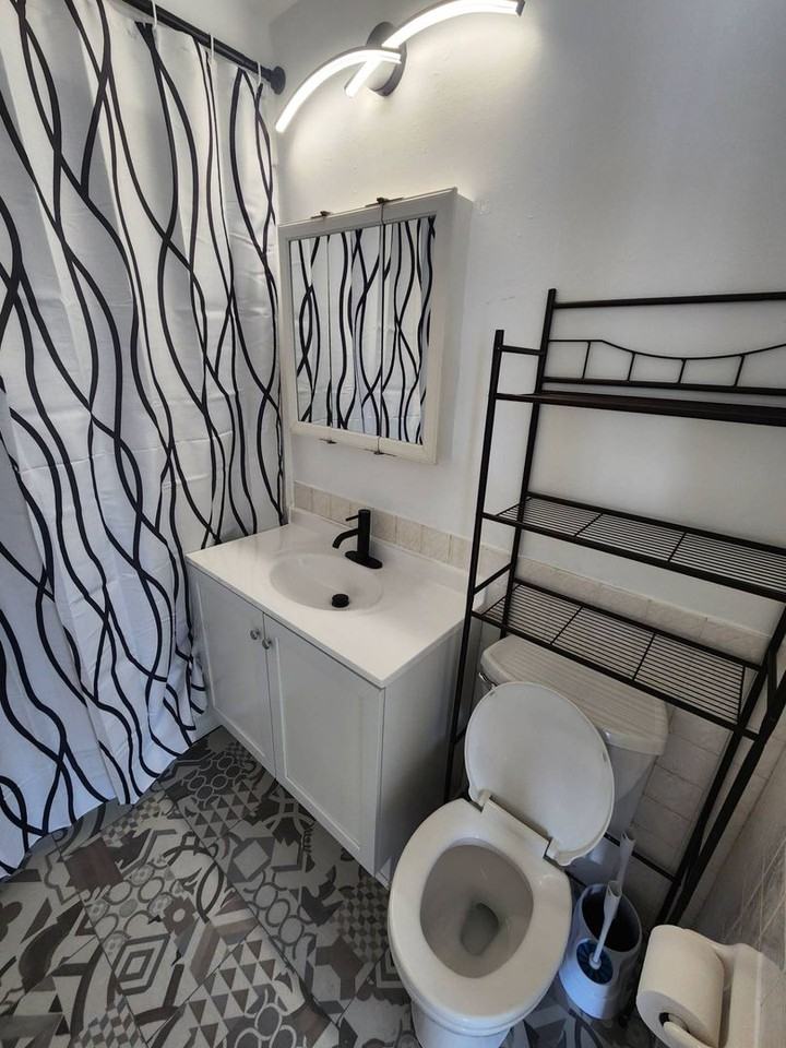 16403 Pomeroy Avenue - Photo 4 of 33