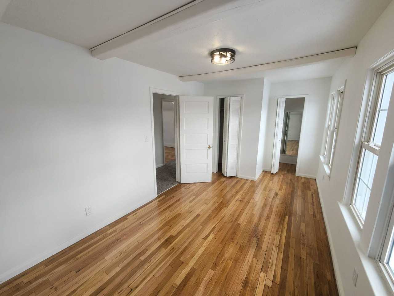 16403 Pomeroy Avenue - Photo 5 of 33