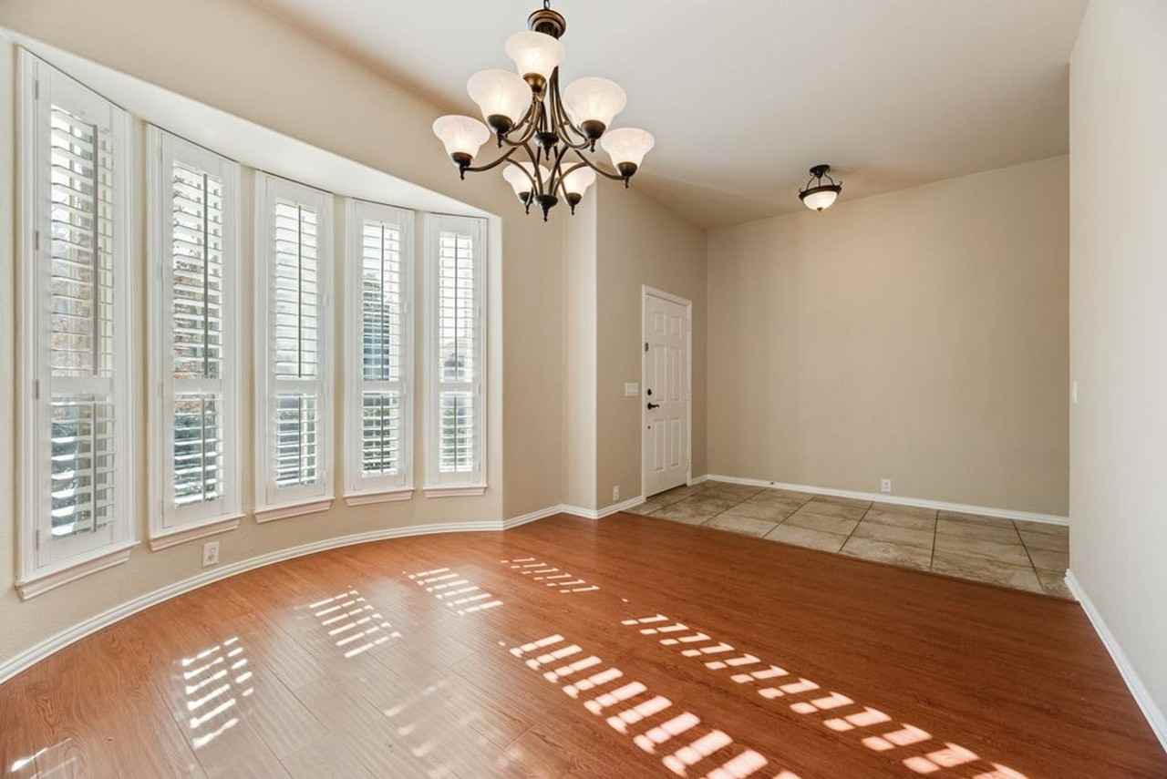 9304 Caliente Dr - Photo 5 of 23