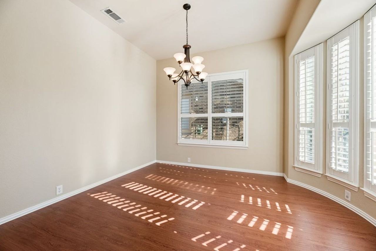 9304 Caliente Dr - Photo 6 of 23