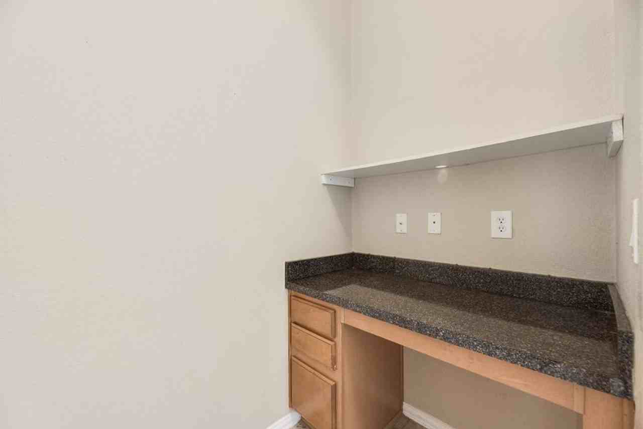 9304 Caliente Dr - Photo 7 of 23