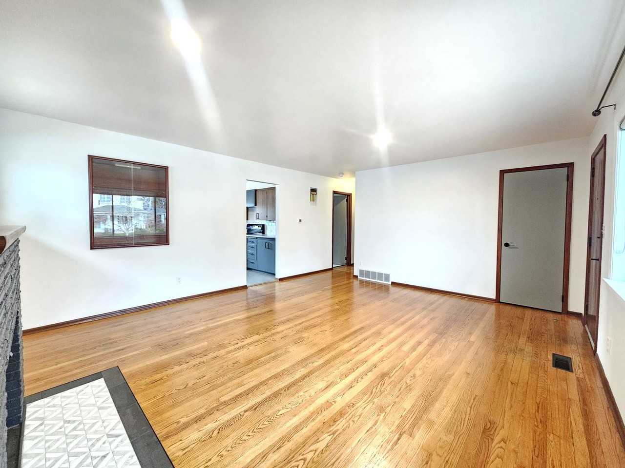 912 E 11th Ave - Photo 6 of 34