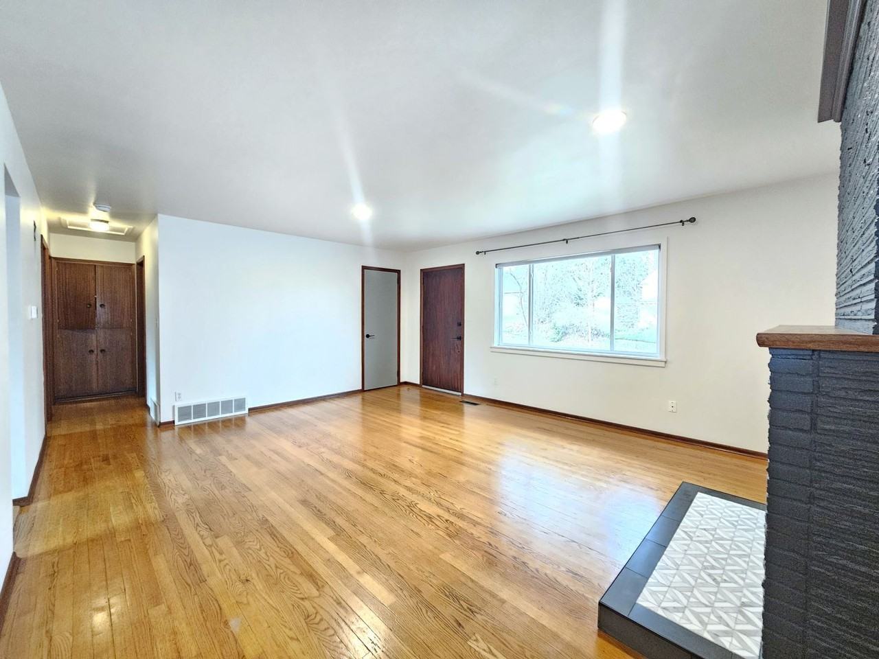 912 E 11th Ave - Photo 7 of 34