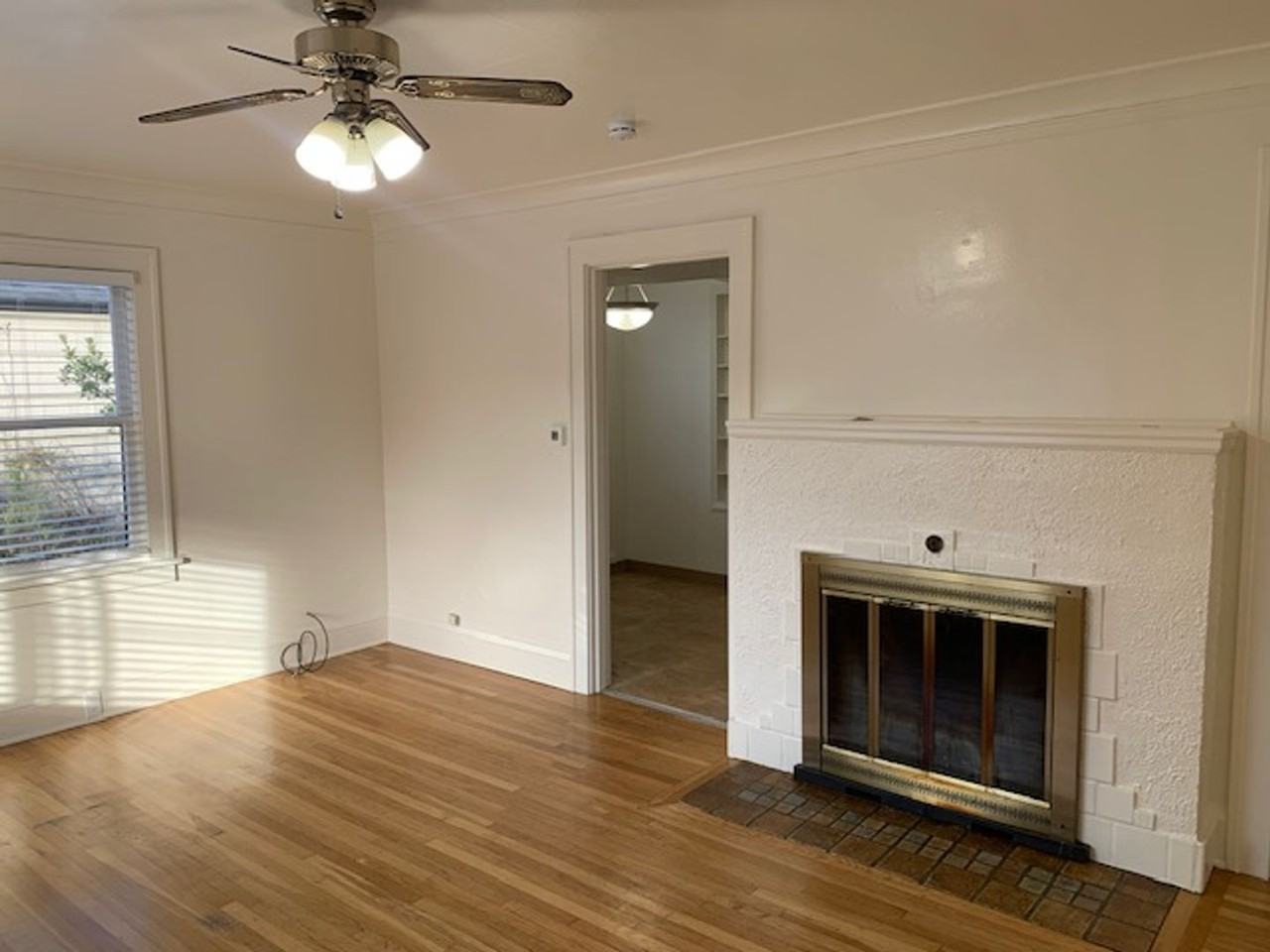 7114 North Commercial Avenue - Photo 2 of 12