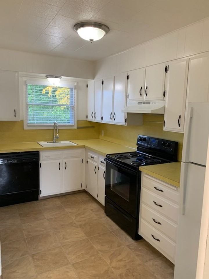 7114 North Commercial Avenue - Photo 4 of 12