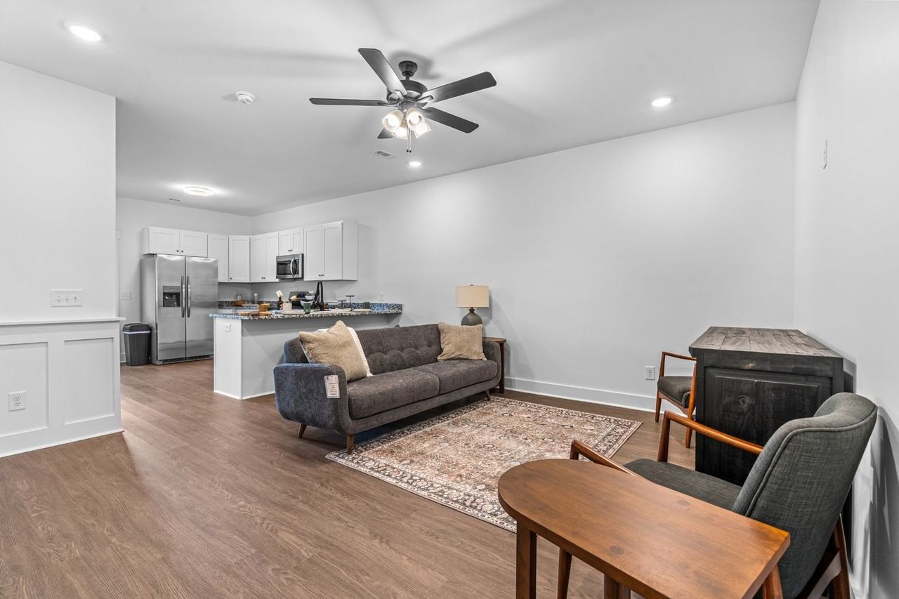 621 S Wall St - Photo 7 of 38