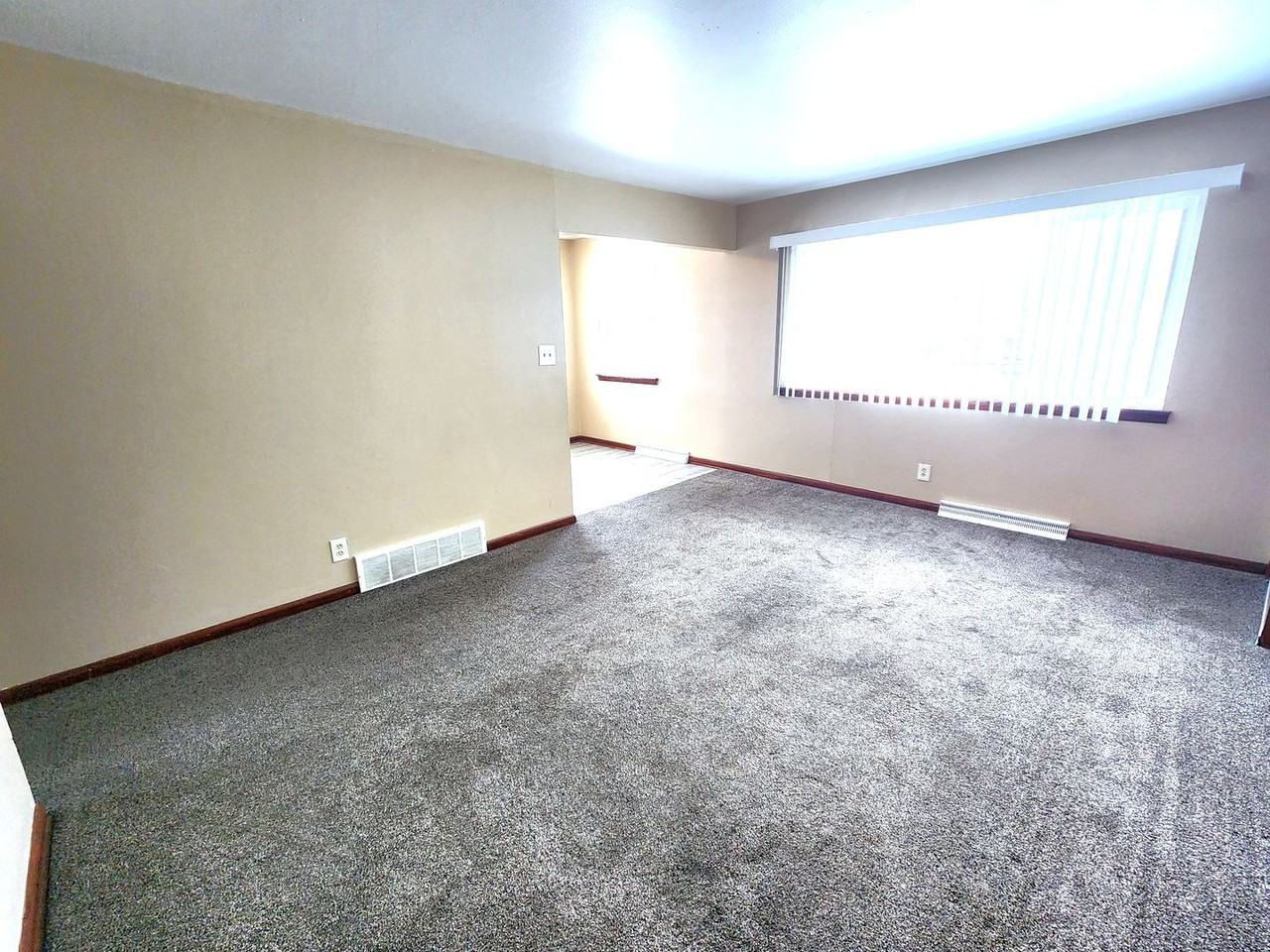 11059 West Hampton Avenue - Photo 4 of 9