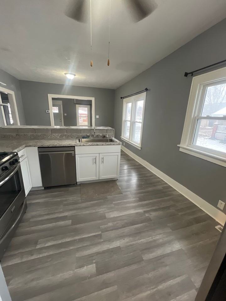 1039 North Franklin Avenue - Photo 4 of 11