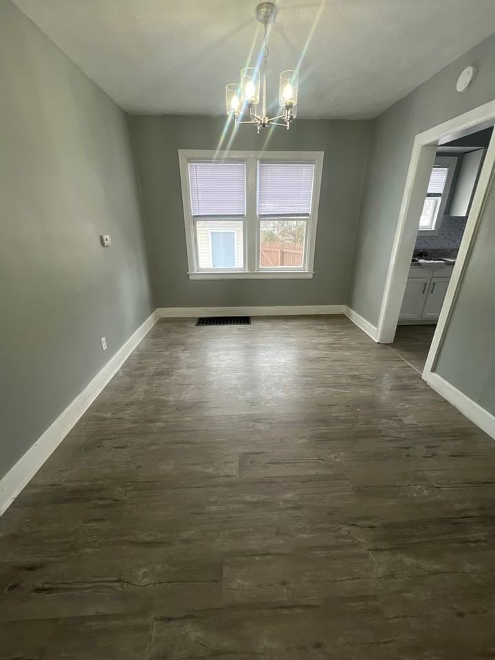 2557 S 6th St - Photo 3 of 13