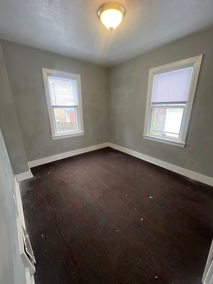 2557 S 6th St - Photo 6 of 13