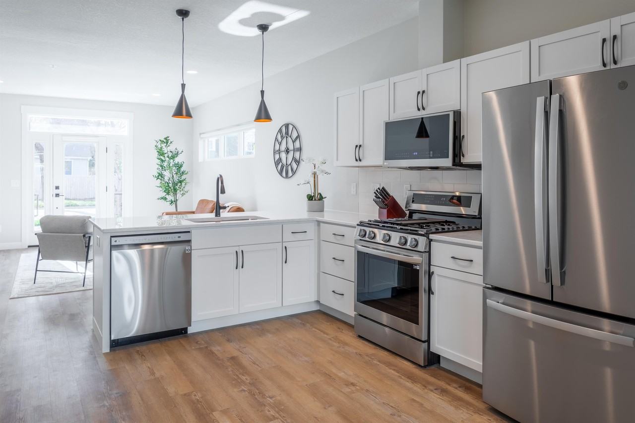 533 14th Ave Sw #105 - Photo 3 of 21