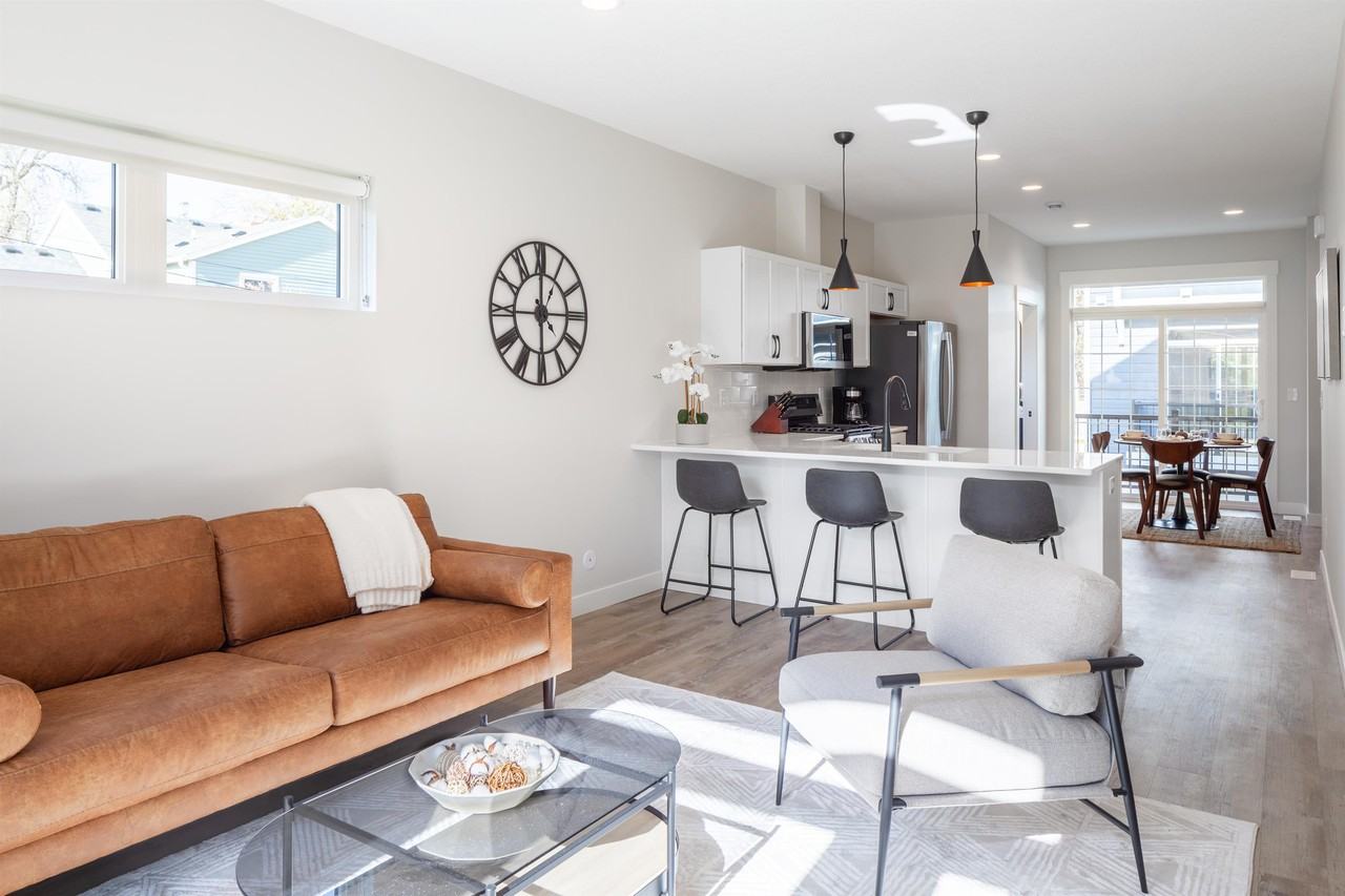 533 14th Ave Sw #105 - Photo 4 of 21