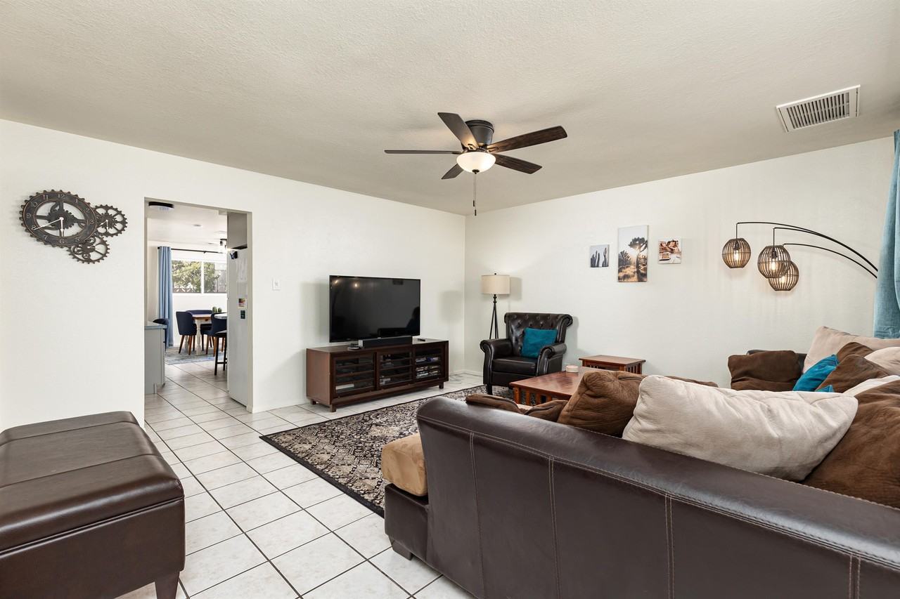 921 West 16th Street #1 - Photo 3 of 28