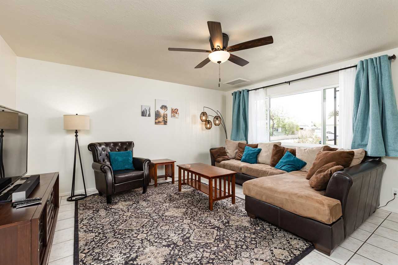 921 West 16th Street #1 - Photo 4 of 28