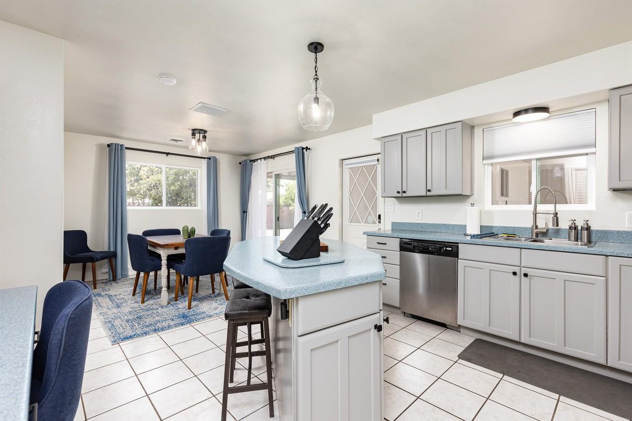 921 West 16th Street #1 - Photo 7 of 28