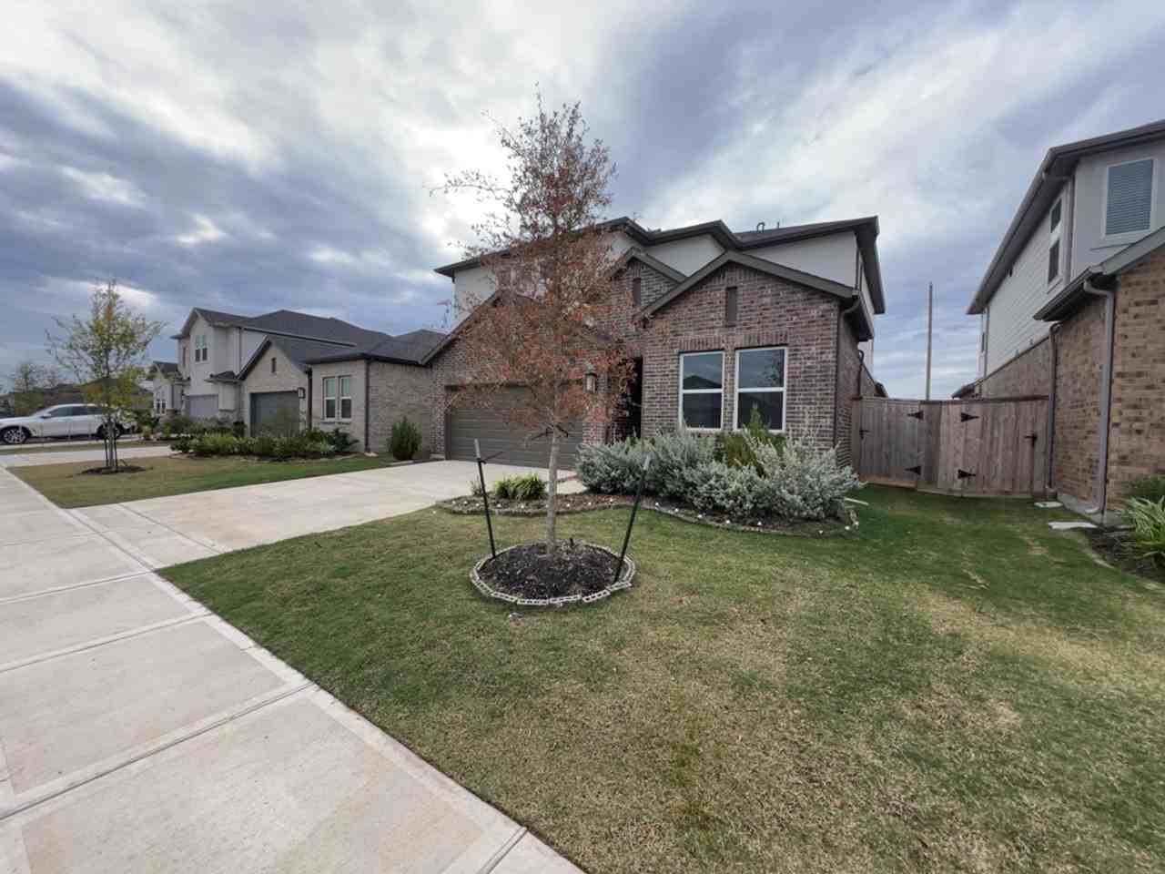 9719 Lucky Knot Ln - Photo 3 of 33