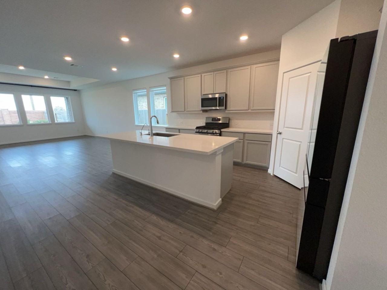 9719 Lucky Knot Ln - Photo 5 of 33