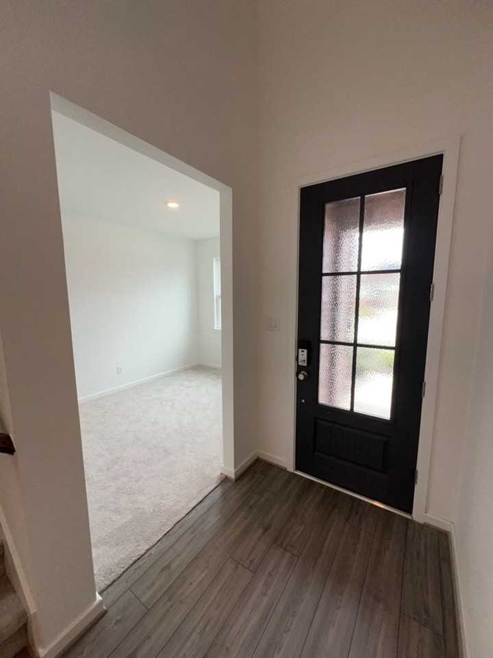 9719 Lucky Knot Ln - Photo 7 of 33