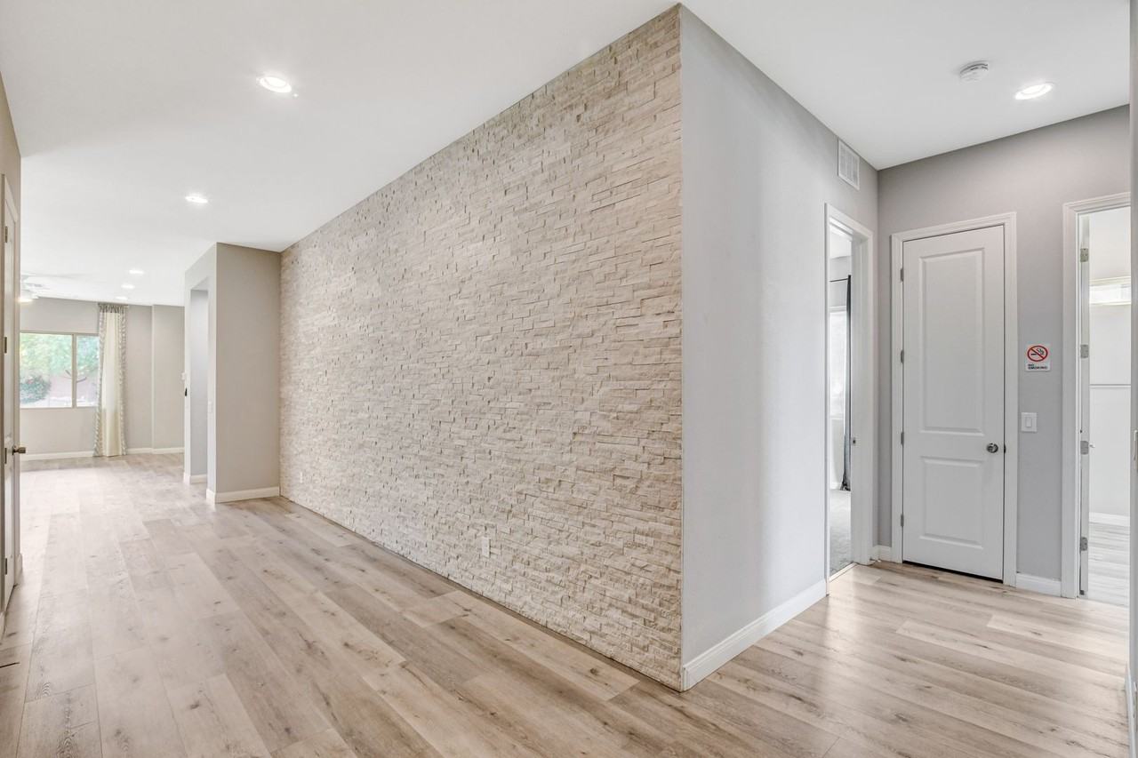 365 Sapphire Rock Avenue - Photo 2 of 26