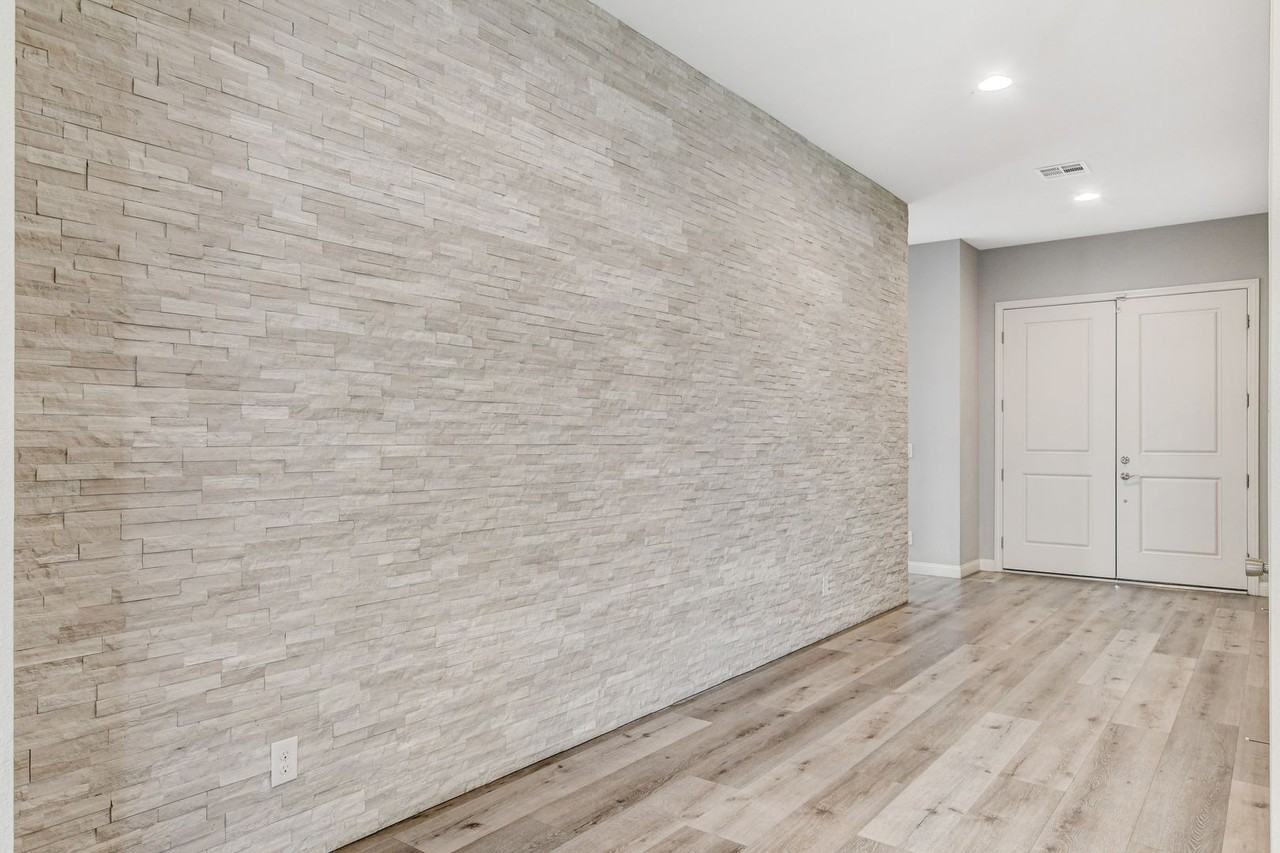 365 Sapphire Rock Avenue - Photo 3 of 26