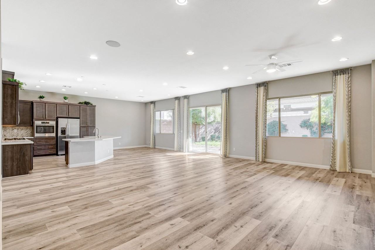 365 Sapphire Rock Avenue - Photo 4 of 26