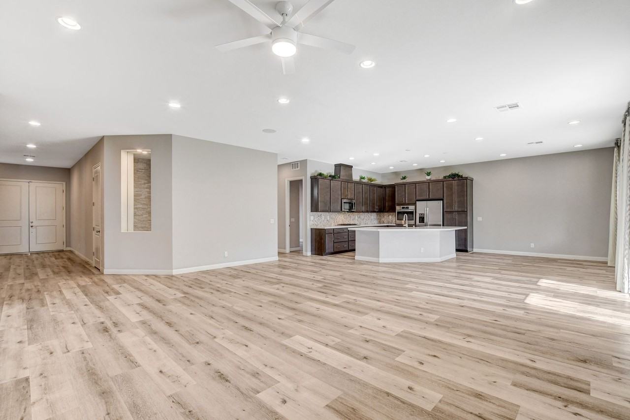 365 Sapphire Rock Avenue - Photo 5 of 26