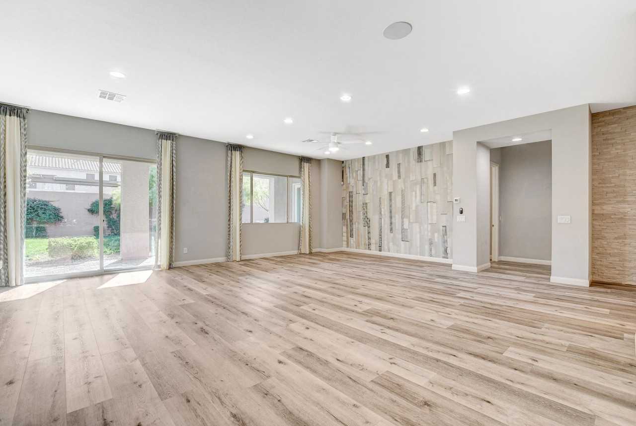 365 Sapphire Rock Avenue - Photo 6 of 26