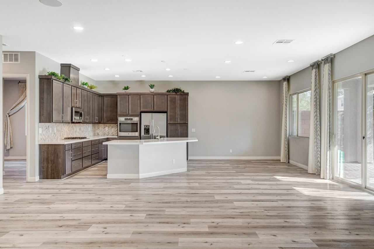 365 Sapphire Rock Avenue - Photo 7 of 26