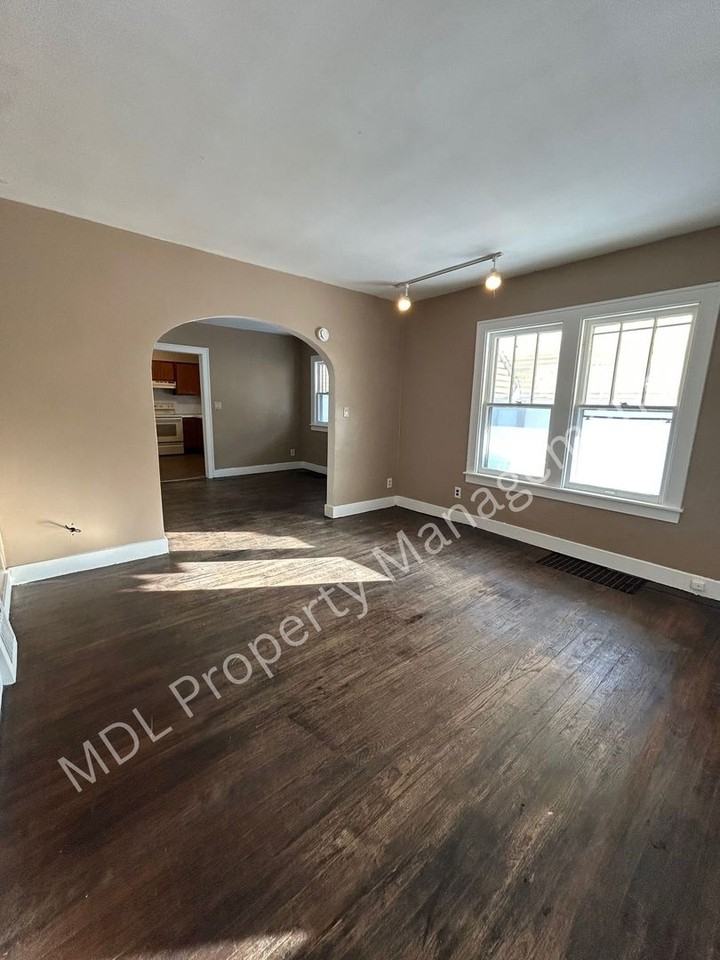 2310 North Clinton Street - Photo 3 of 11