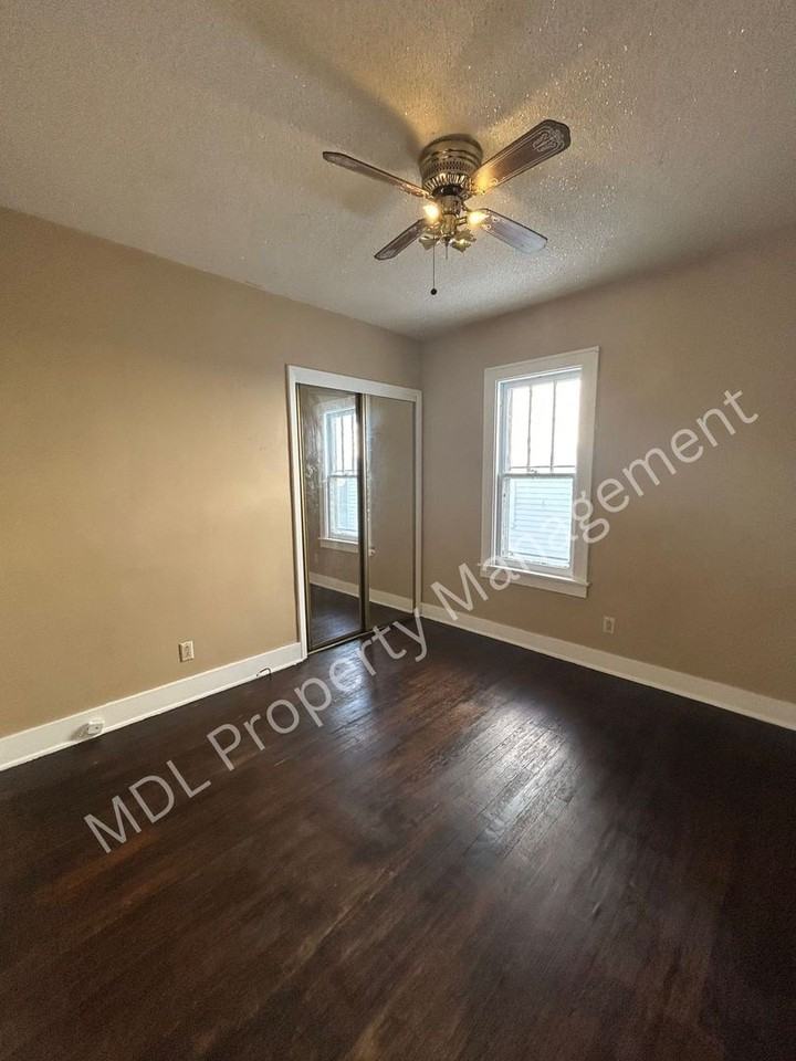 2310 North Clinton Street - Photo 6 of 11