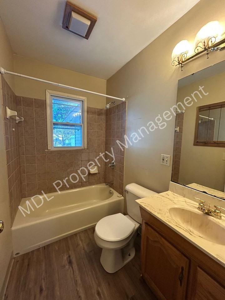 2310 North Clinton Street - Photo 7 of 11