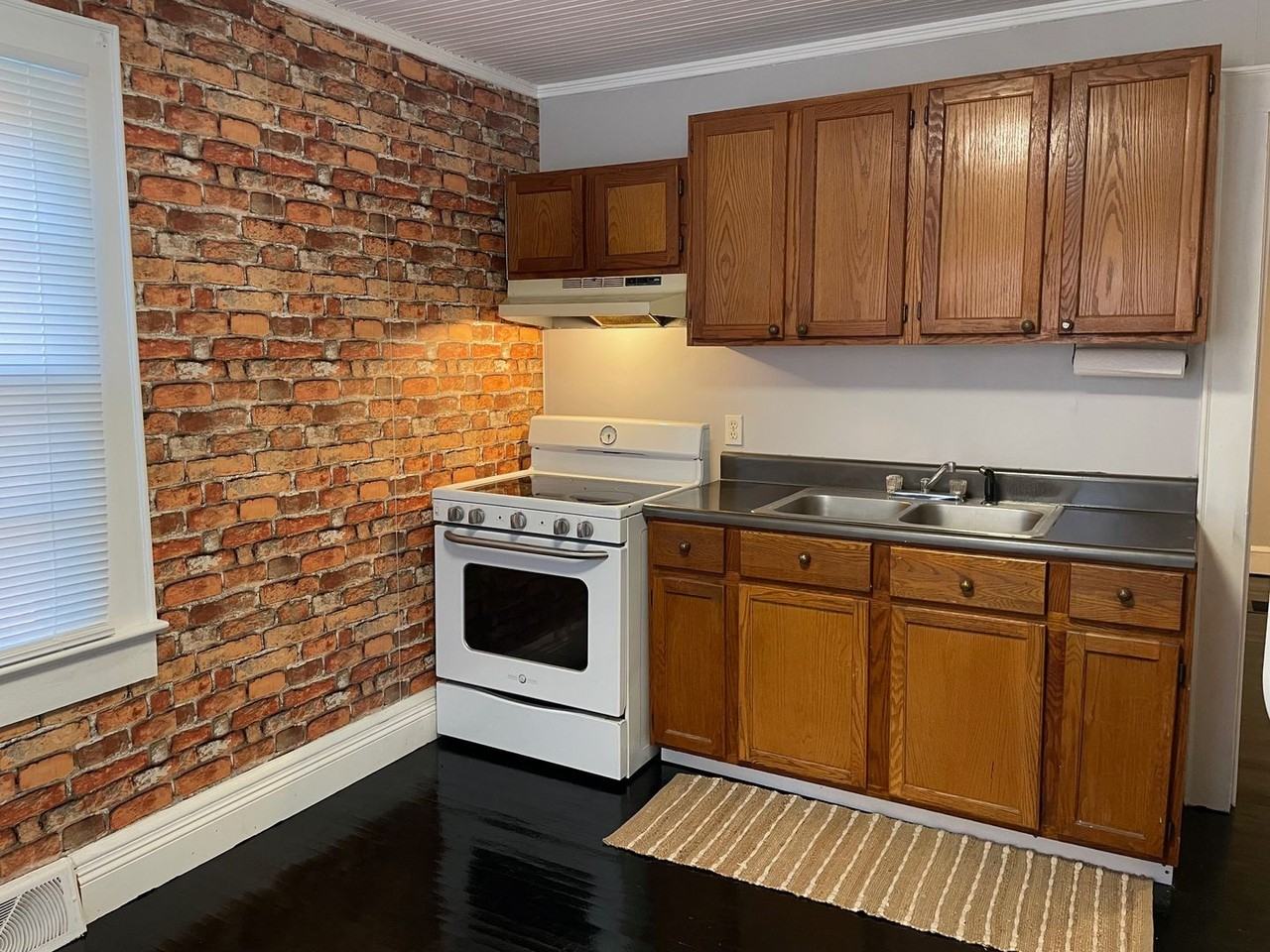 1263 Winslow Avenue - Photo 4 of 26