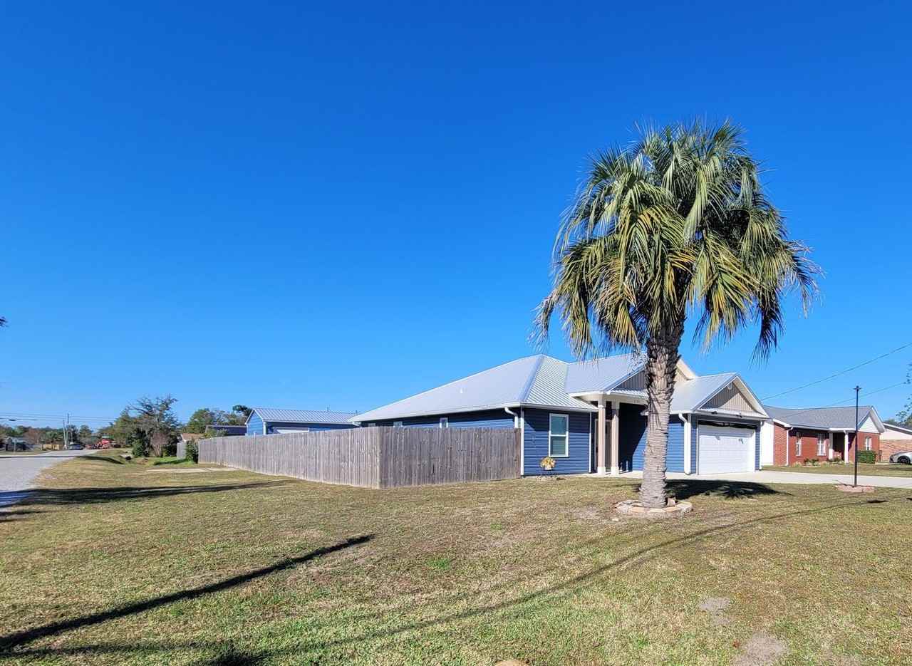 1220 Mississippi Ave - Photo 2 of 49