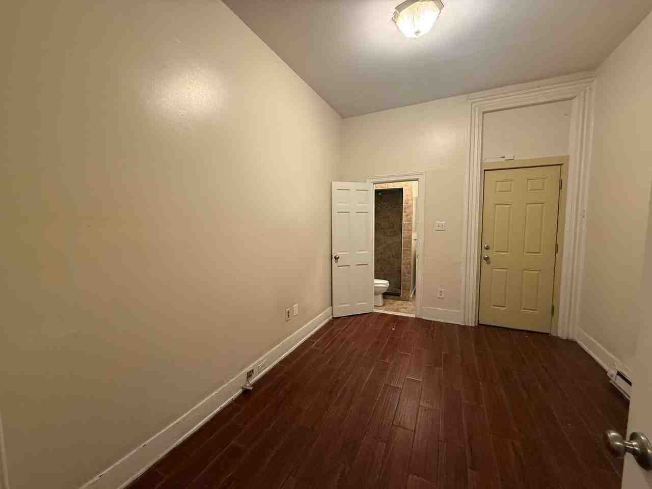 1819 West Oxford Street - Photo 4 of 11