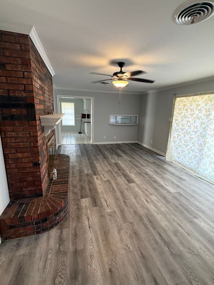 2615 Blackwell St - Photo 2 of 11