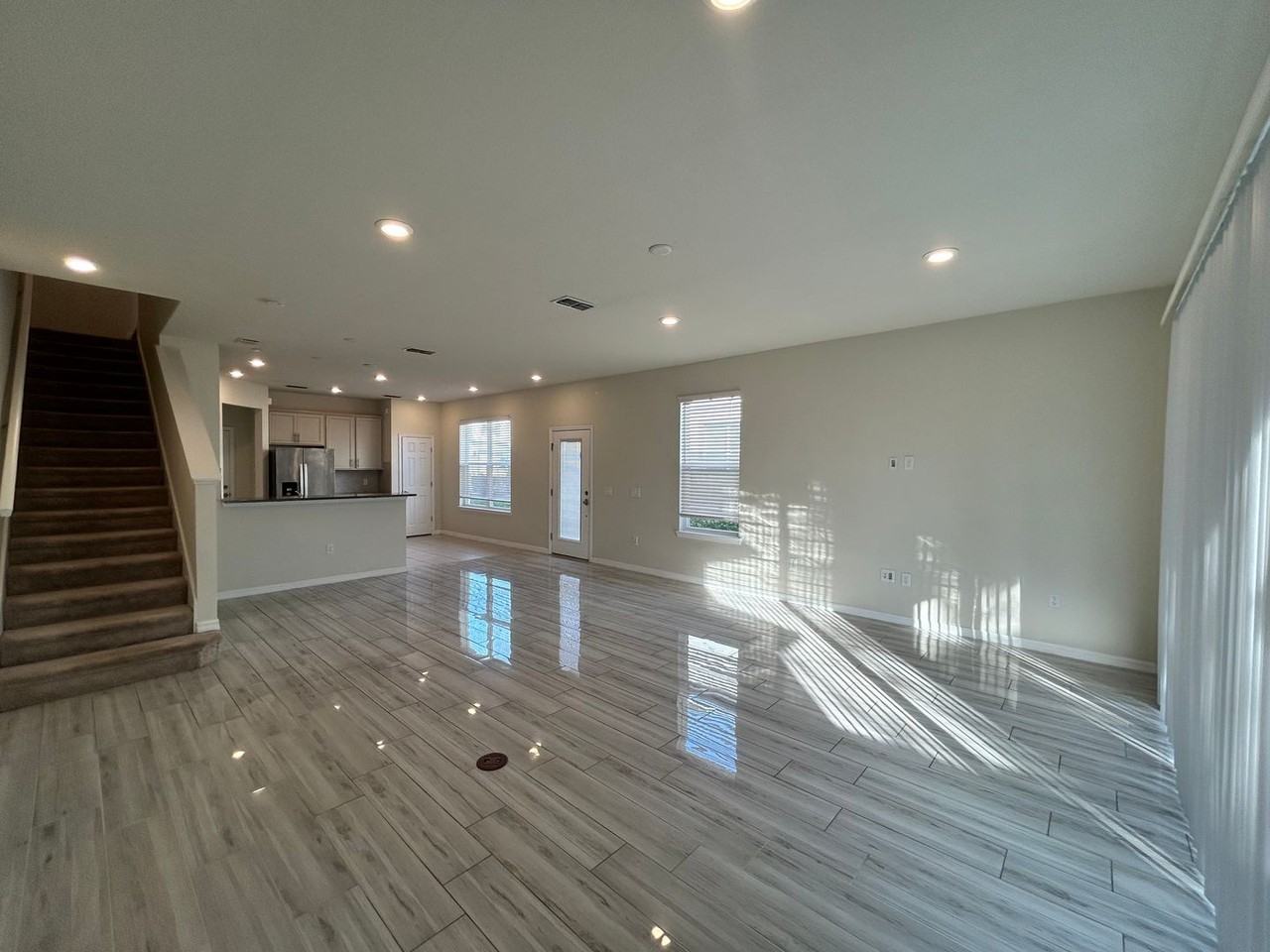 3965 Plainview Drive - Photo 3 of 15