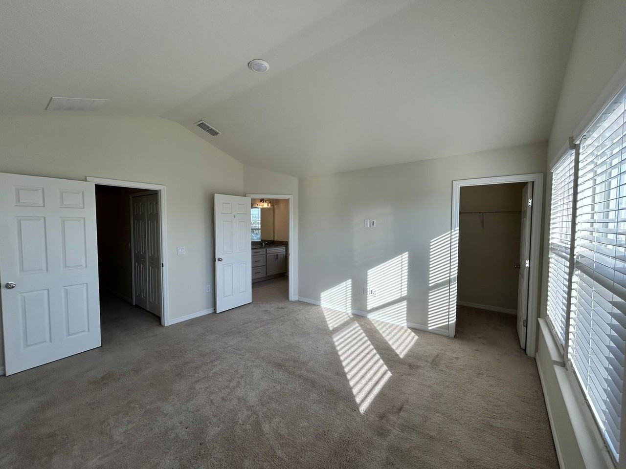 3965 Plainview Drive - Photo 5 of 15